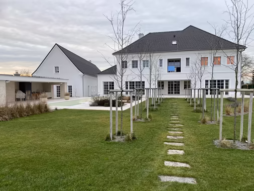 Haus in Enns Westansicht mit Garten