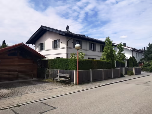 Haus in Oberhaching Strassenansicht