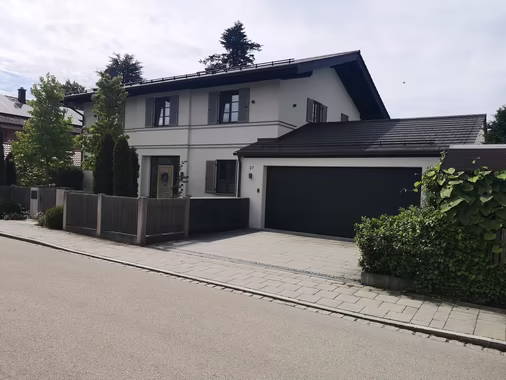 Haus in Oberhaching Strassenansicht