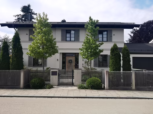 Haus in Oberhaching Strassenansicht